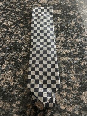 TODAYS MAN MADE IN ITALR BLACK AND SILVER CHECKERED SILK TIE